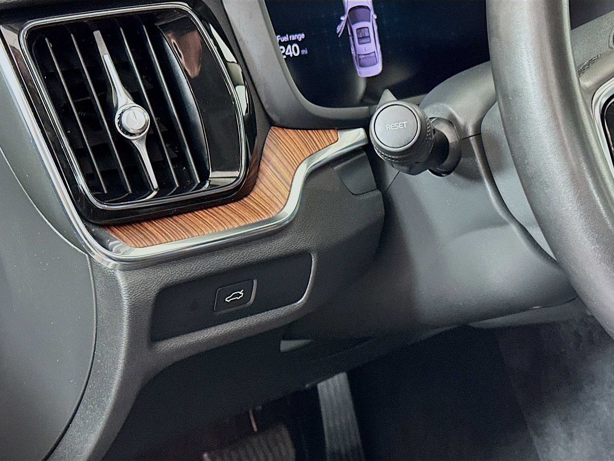 Used 2025 Volvo S60 B5 Plus image 17