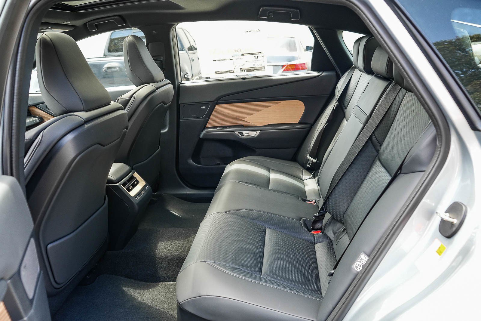 New 2026 Lexus ES 500e AWD/4WD image 18