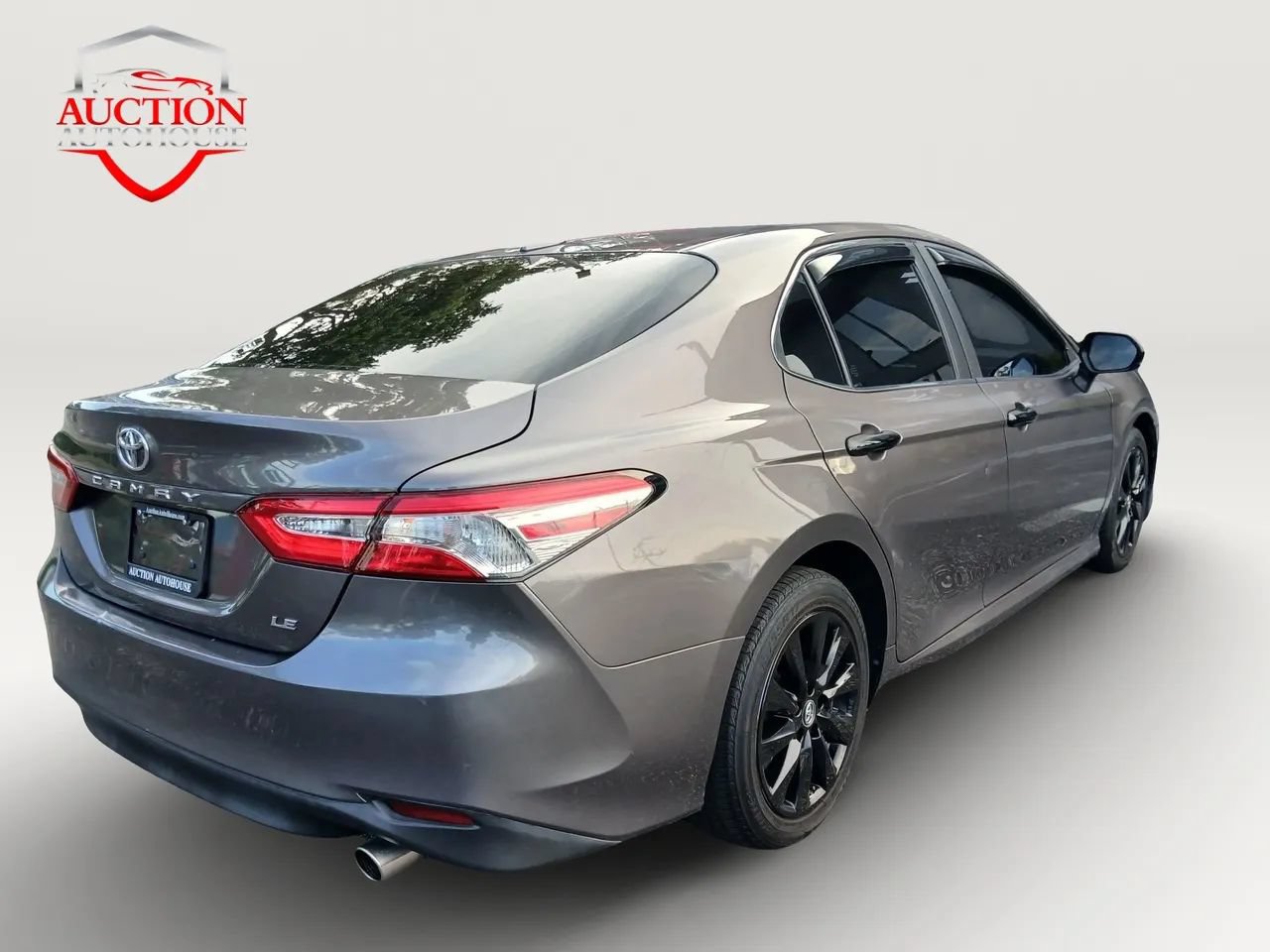 Used 2019 Toyota Camry LE FWD image 5