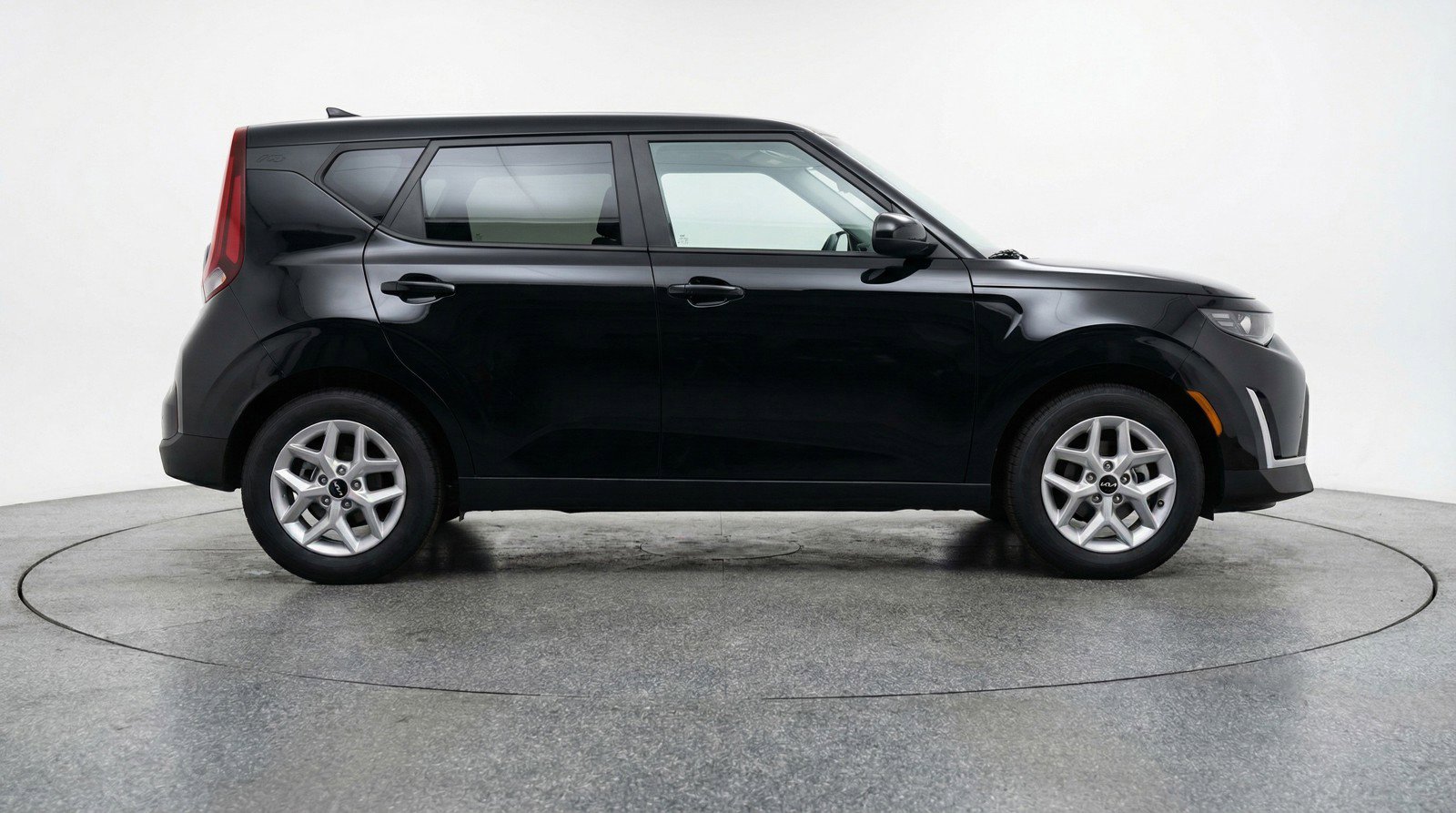 Used 2025 Kia Soul LX w/ LX Technology Package FWD image 11
