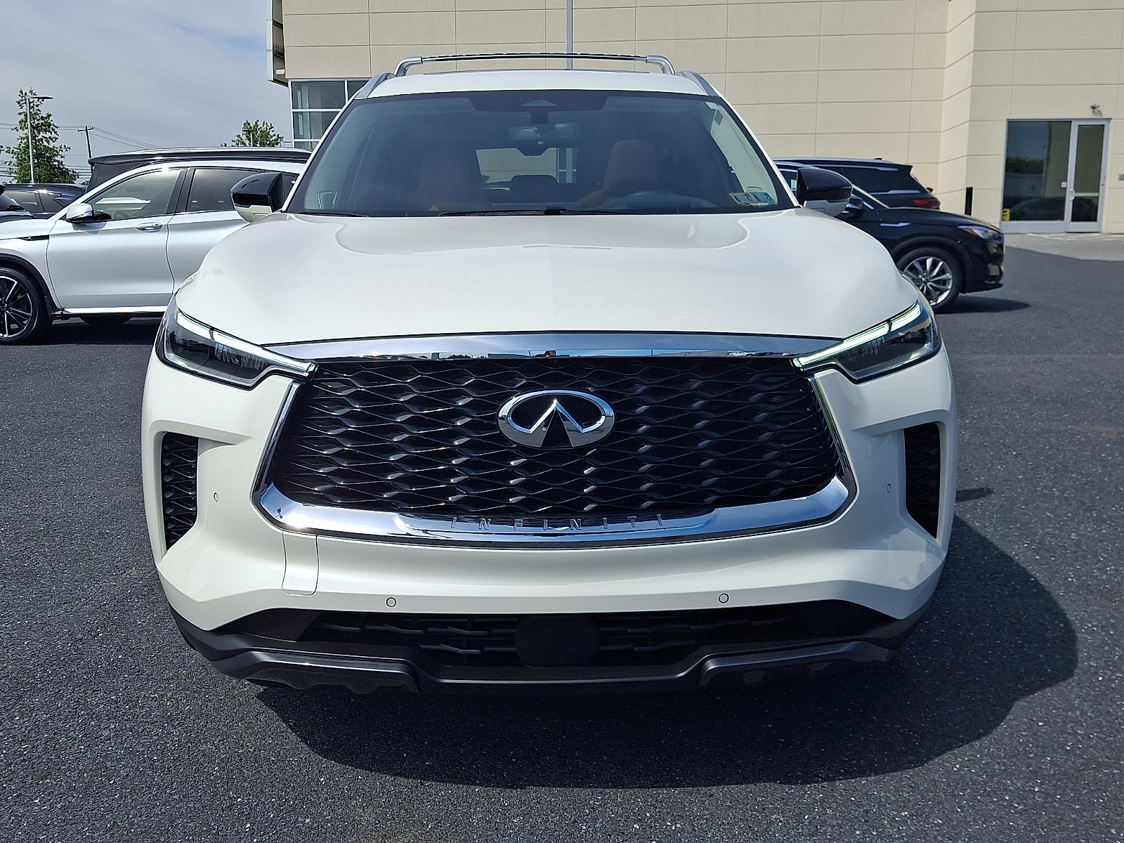 Certified 2025 INFINITI QX60 Sensory w/ Vision Package AWD/4WD image 2