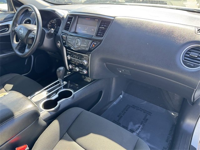 Used 2020 Nissan Pathfinder SV image 5