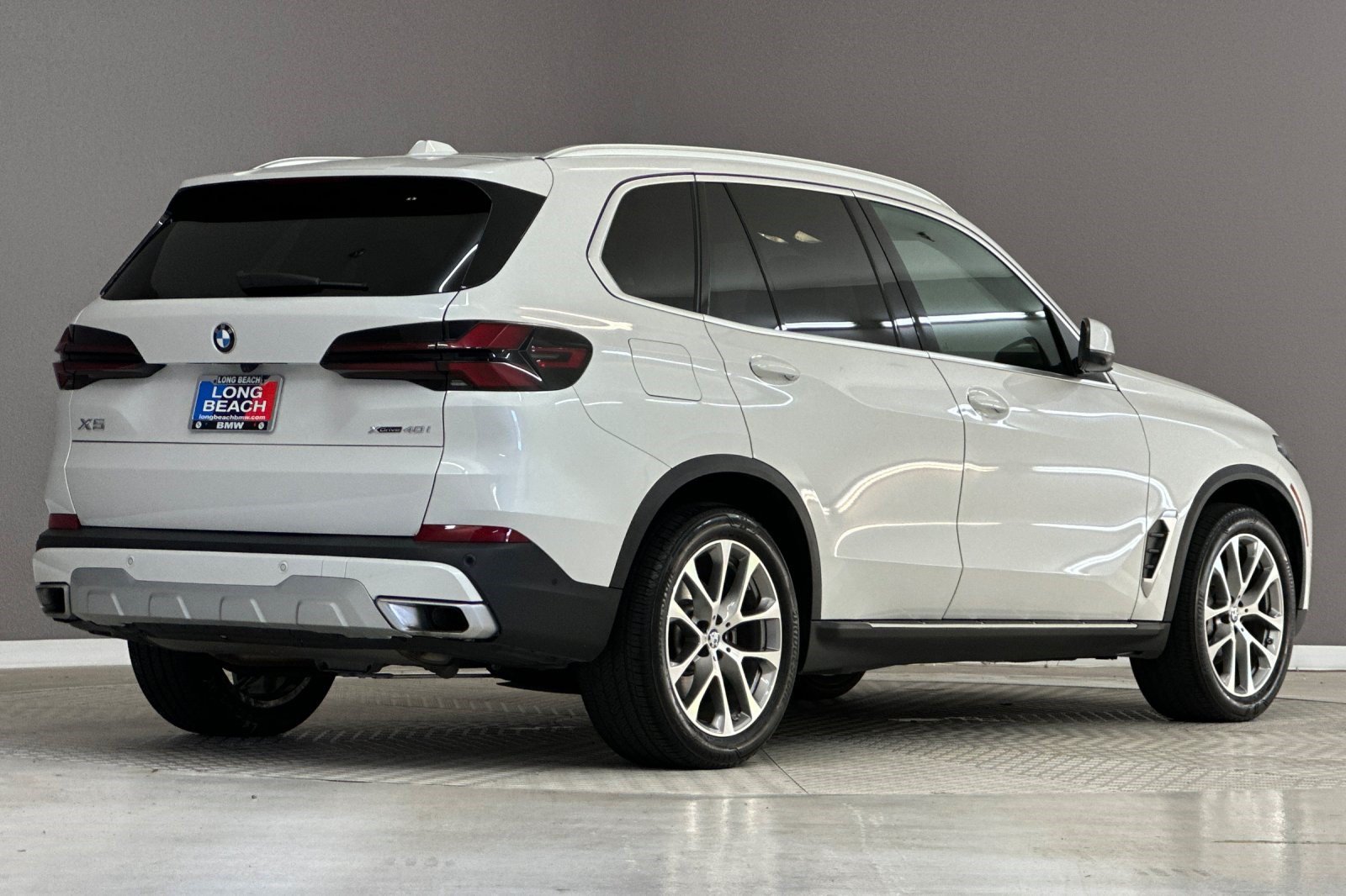 Certified 2025 BMW X5 xDrive40i w/ Parking Assistance Package AWD/4WD image 9