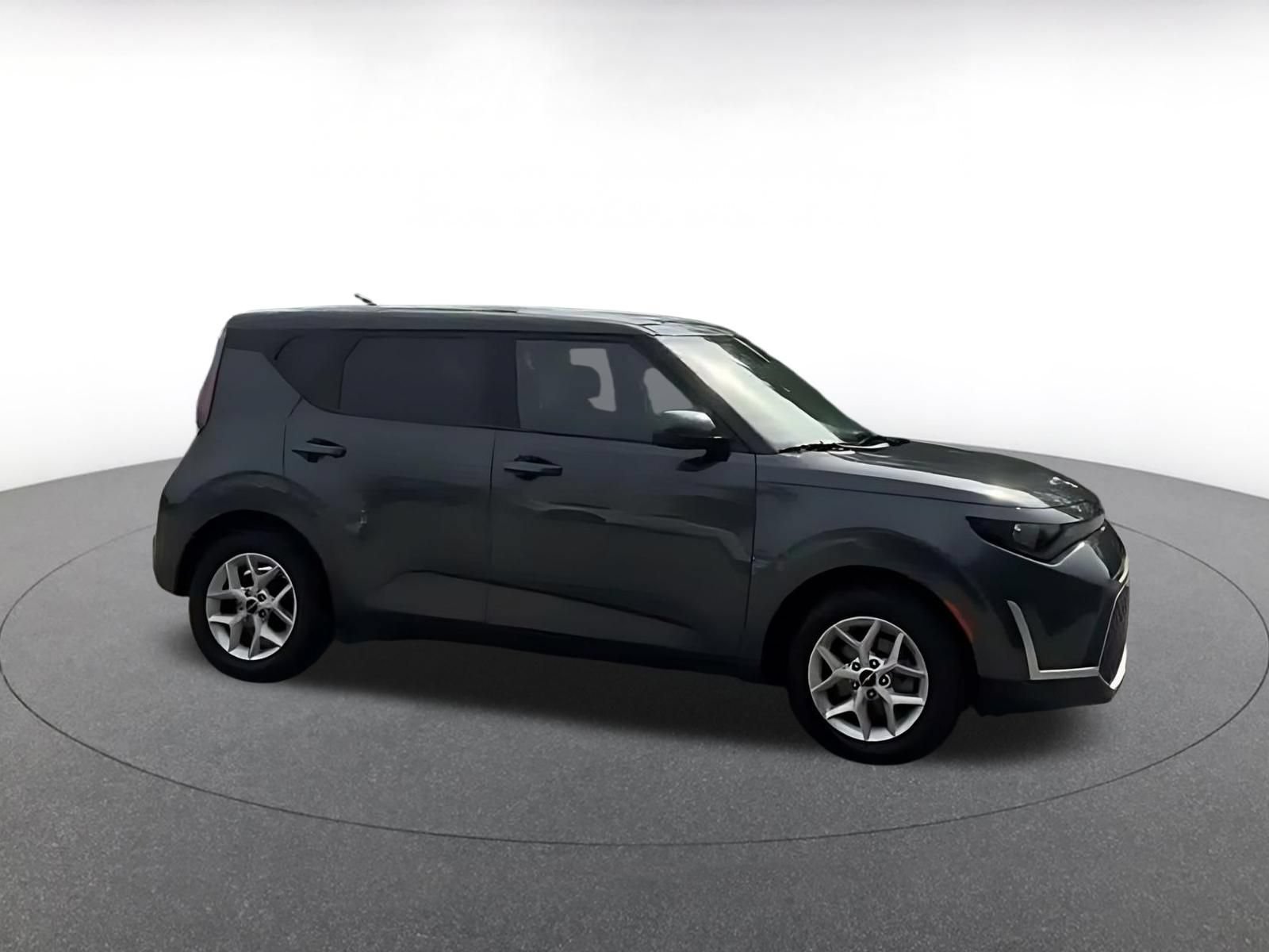 Used 2025 Kia Soul LX w/ LX Technology Package FWD image 3