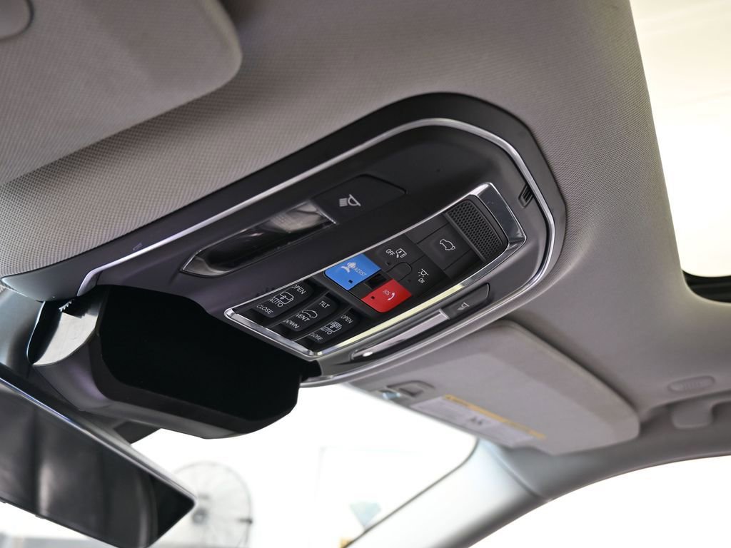 Used 2021 Jeep Grand Cherokee L Limited w/ Luxury Tech Group II image 30