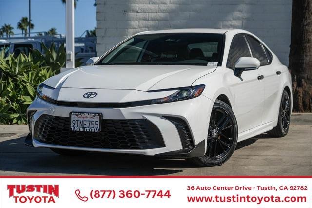 Certified 2025 Toyota Camry SE FWD image 1