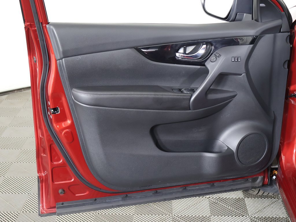 Used 2022 Nissan Rogue Sport SV w/ Technology Package image 22