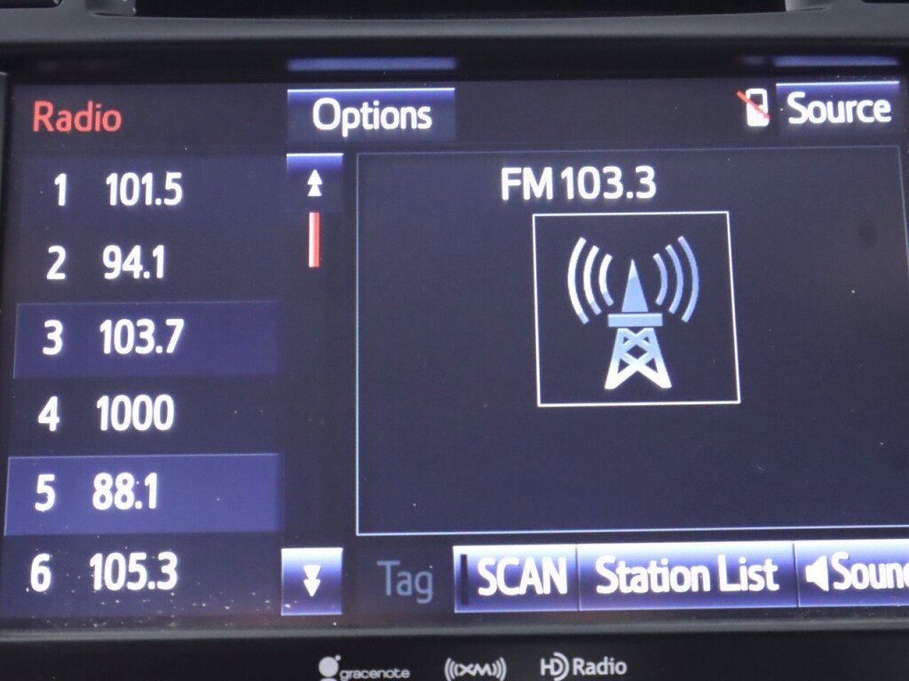 Used 2019 Toyota Highlander Plus AWD/4WD image 16