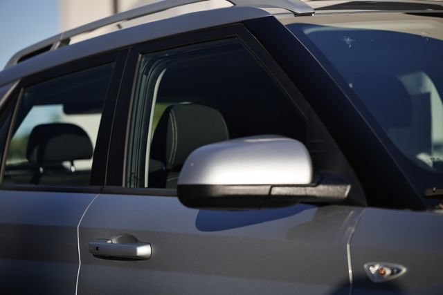 Used 2025 Hyundai Venue SEL FWD image 3