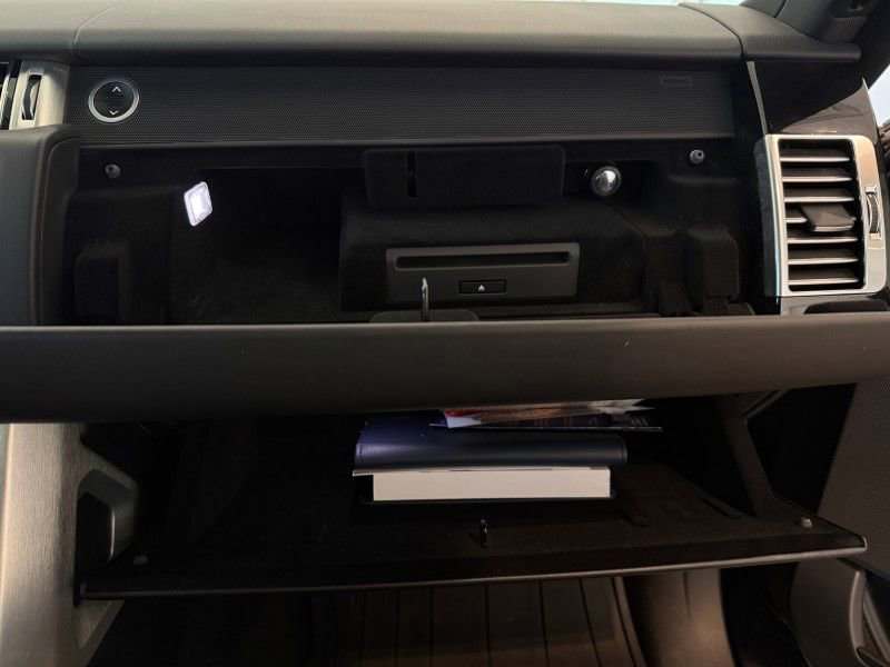 Used 2020 Land Rover Range Rover HSE image 40