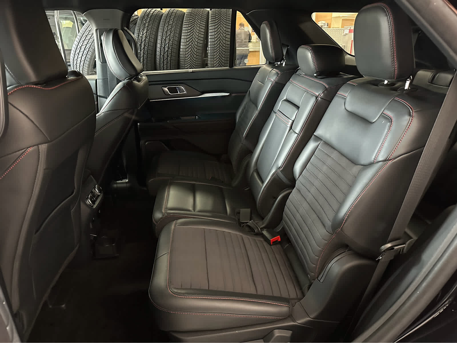 Used 2025 Ford Explorer ST-Line w/ Premium Package AWD/4WD image 31