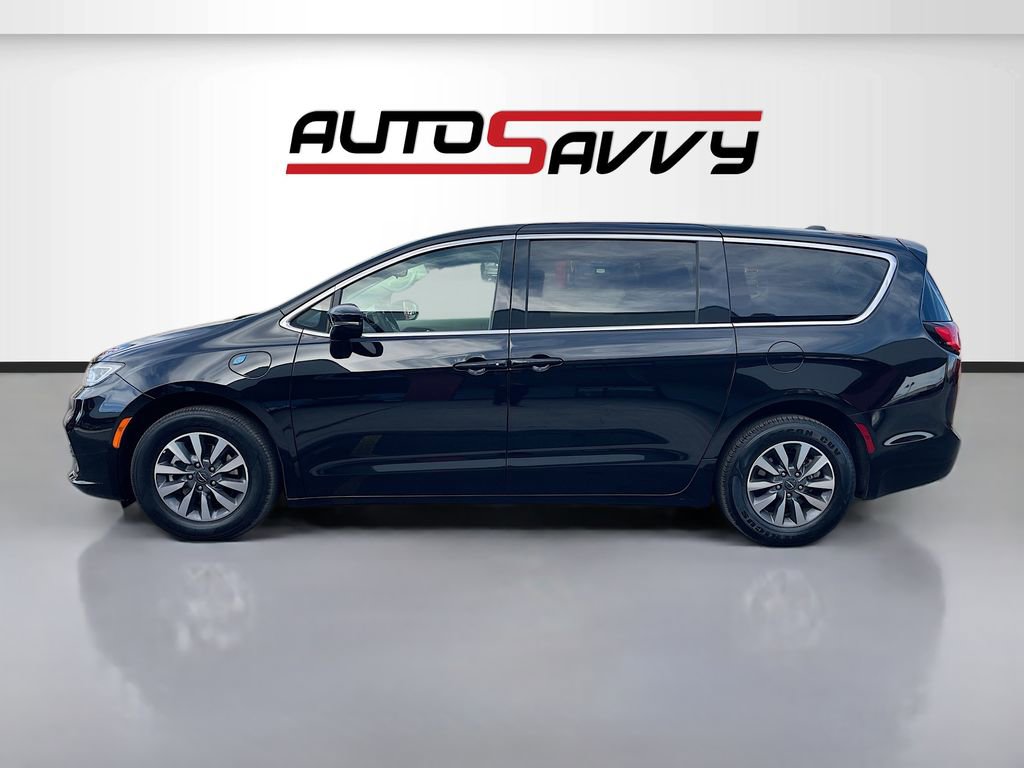 Used 2024 Chrysler Pacifica Select image 4