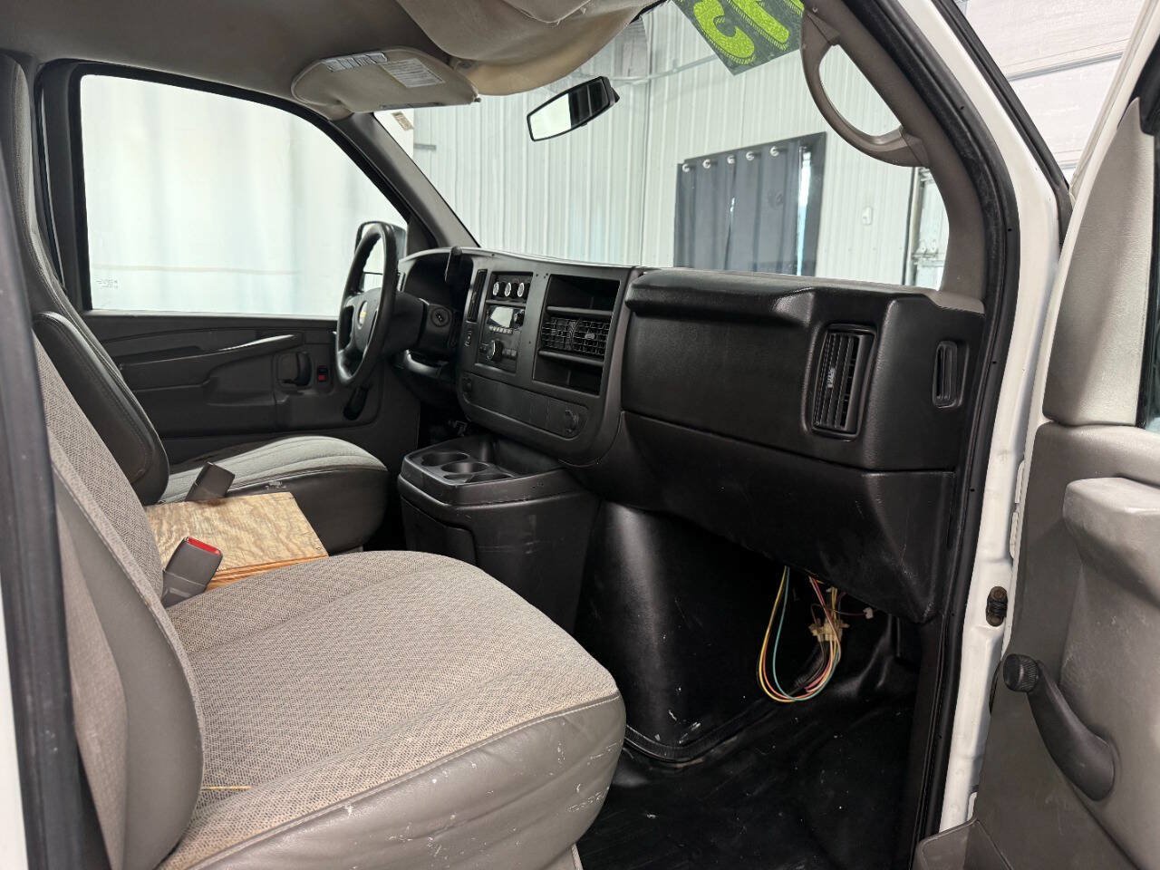 Used 2010 Chevrolet Express 2500 RWD image 9