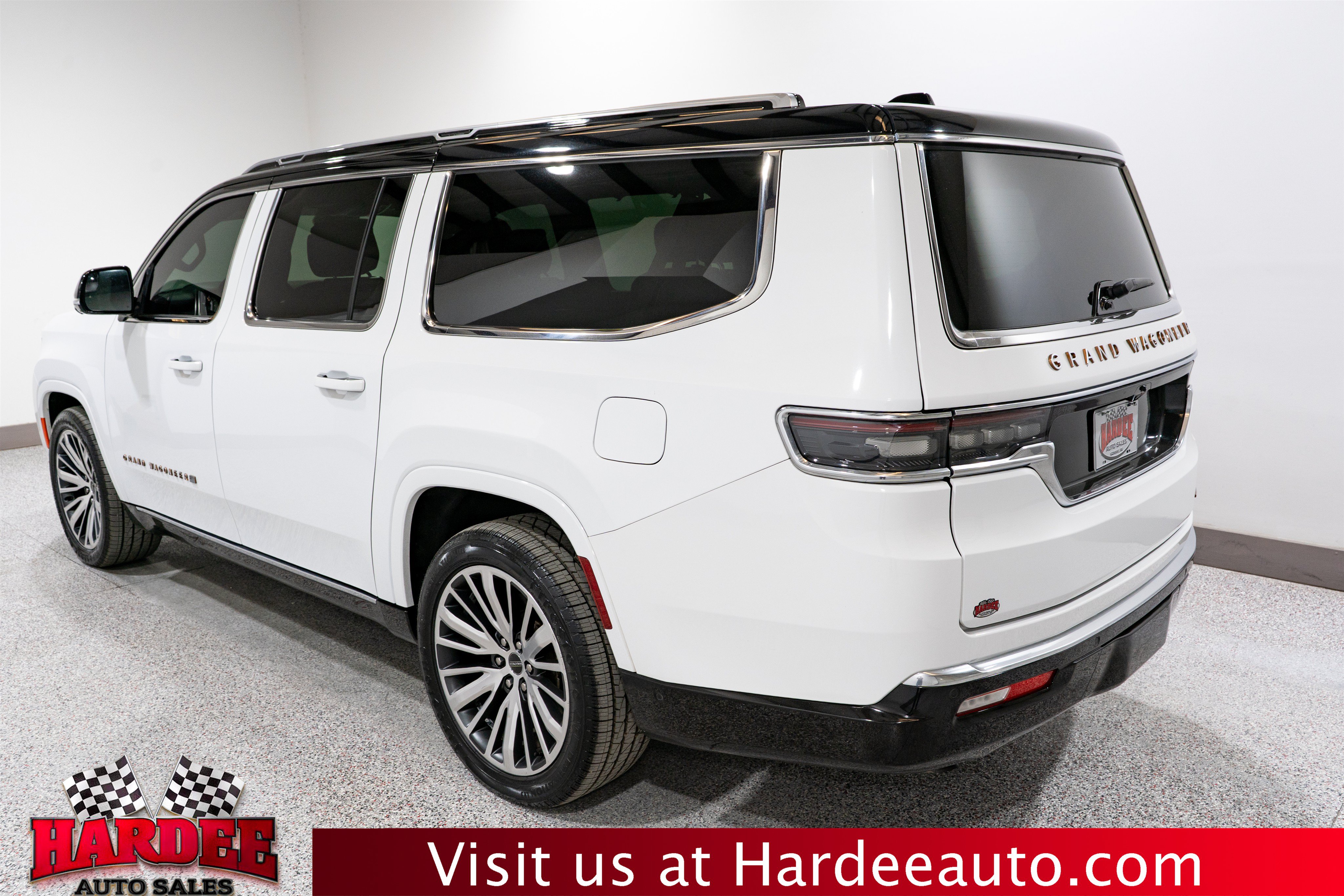 Used 2024 Jeep Grand Wagoneer L Series III AWD/4WD image 3