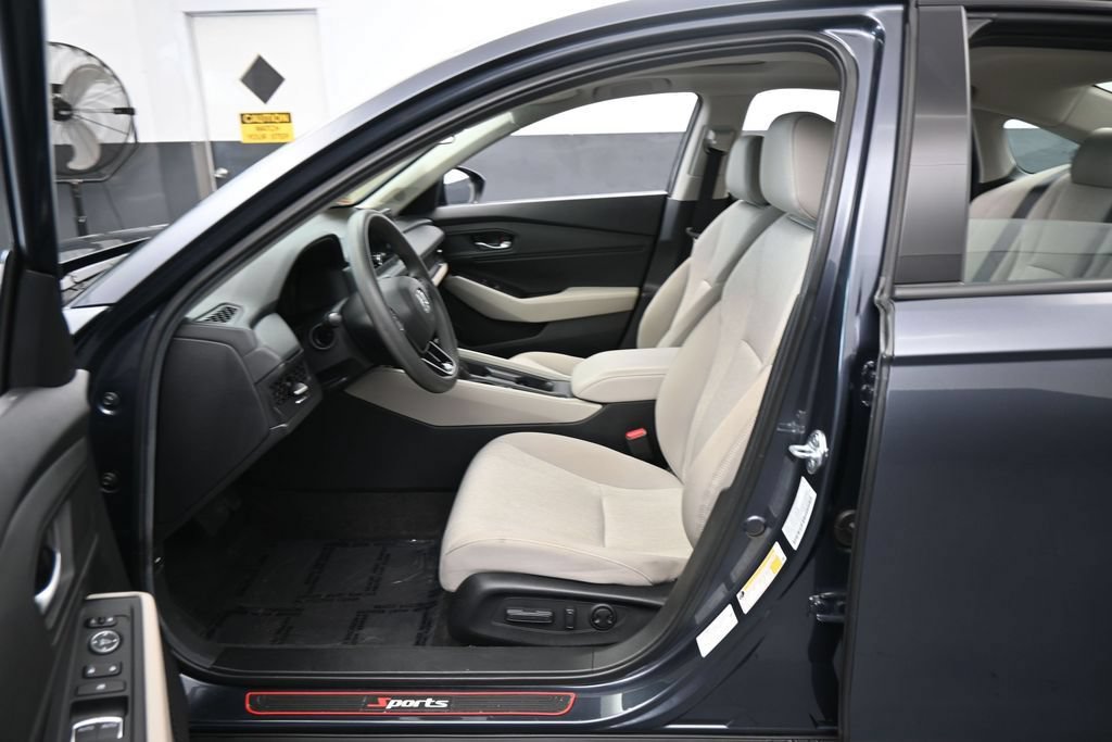Used 2025 Honda Accord SE image 11