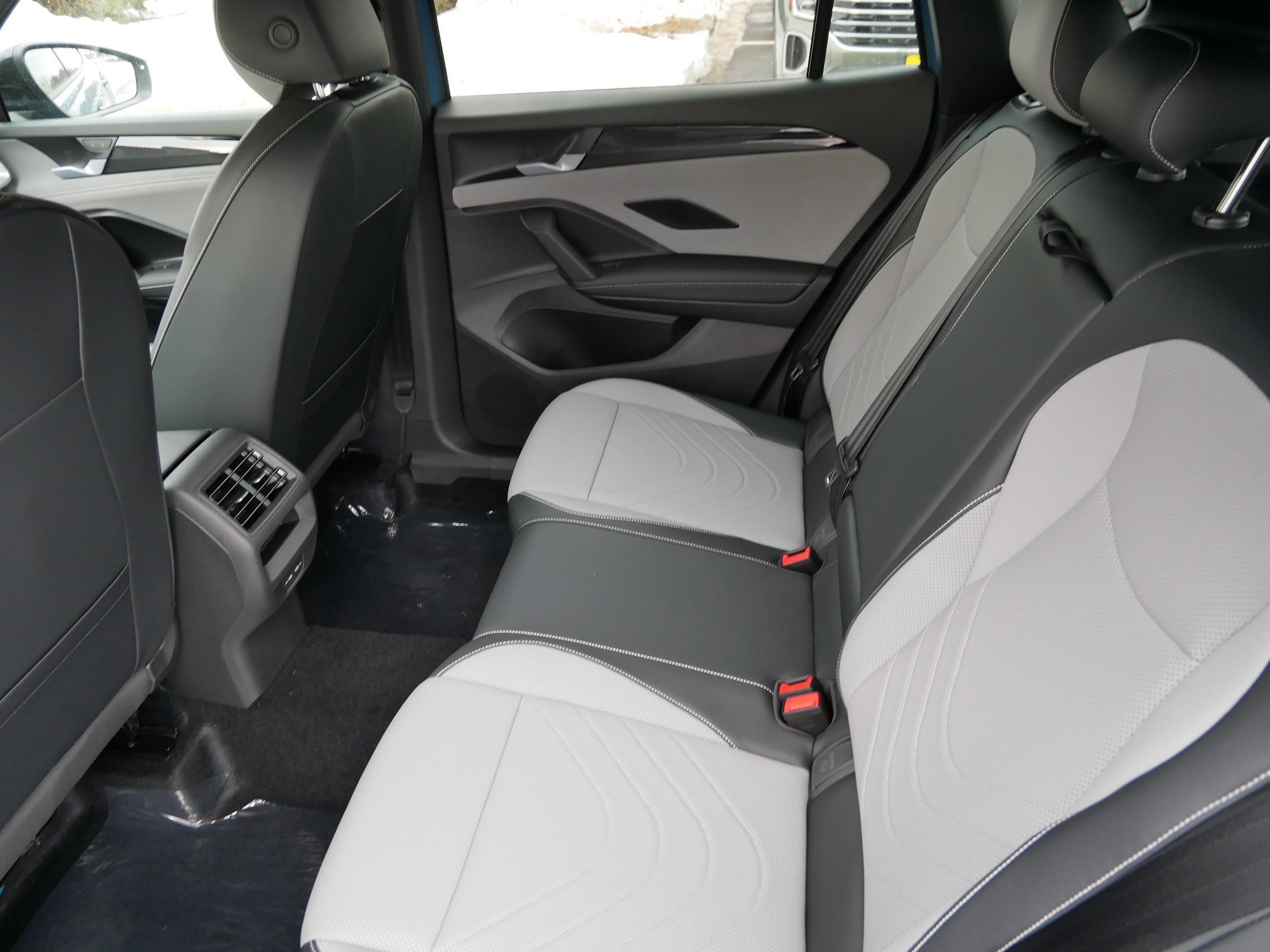 New 2026 Volkswagen Tiguan SE R-Line AWD/4WD image 8
