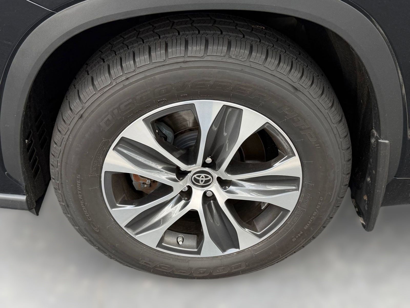 Used 2023 Toyota Highlander XLE image 10