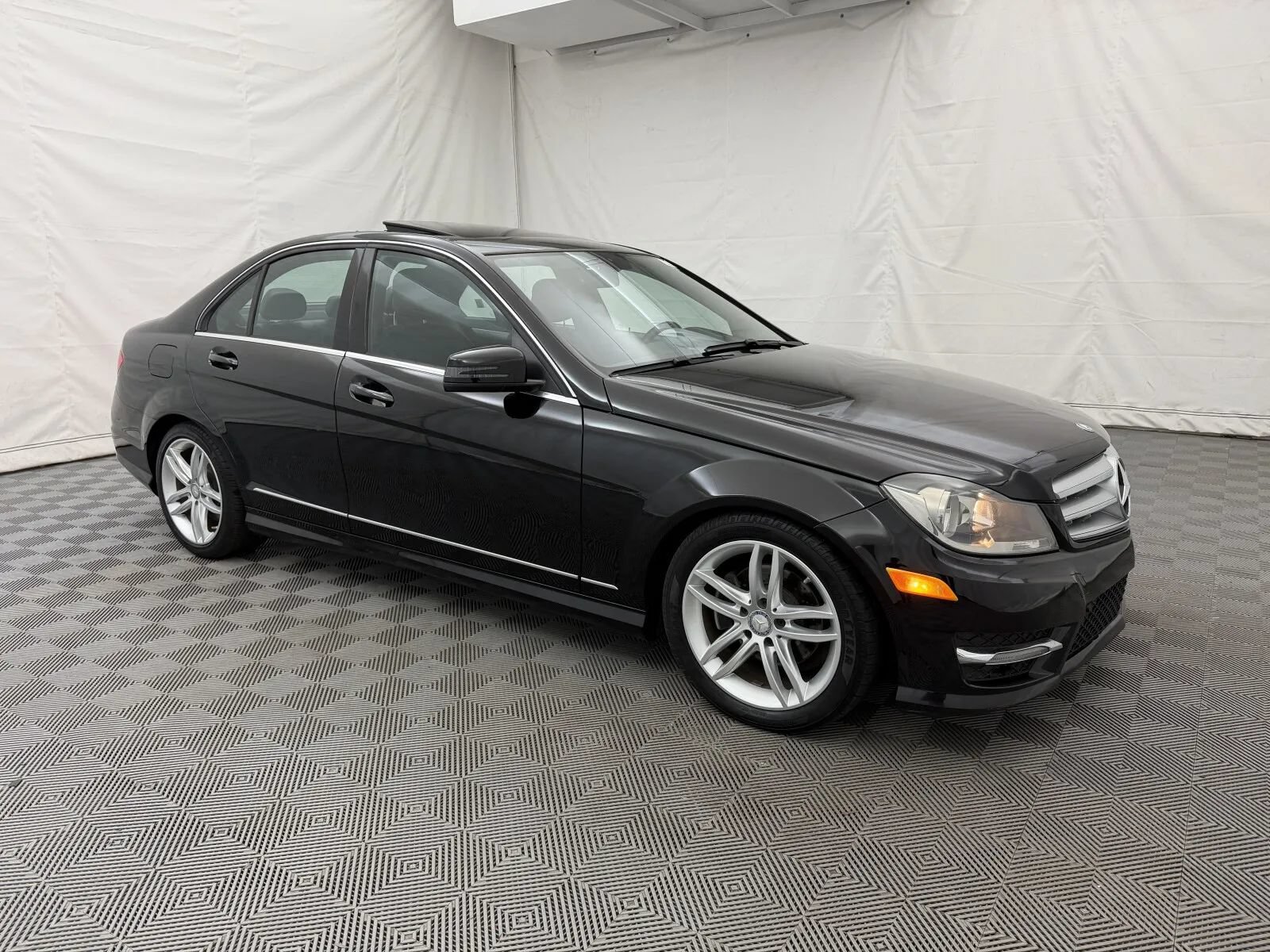 Used 2013 Mercedes-Benz C 250 Sedan image 4