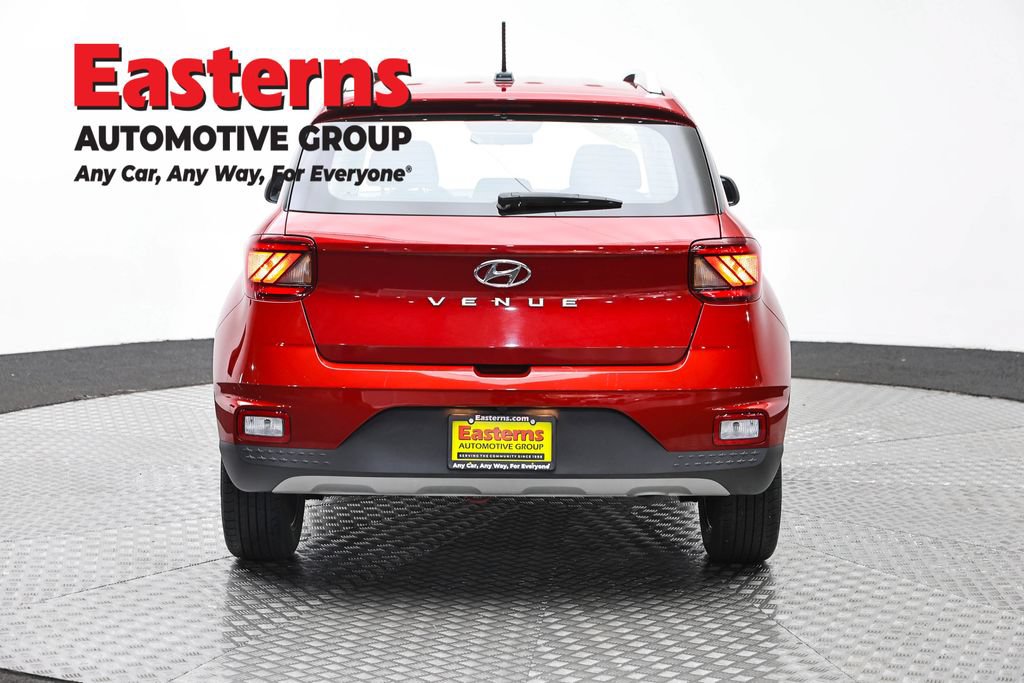 Used 2025 Hyundai Venue SEL FWD image 6