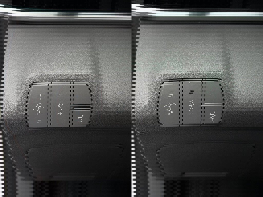 Certified 2025 Hyundai Elantra SE w/ Cargo Package image 22