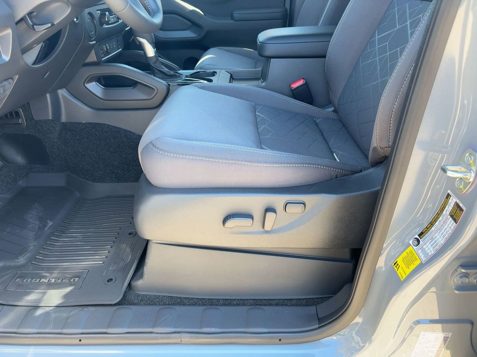 New 2026 Nissan Frontier SV image 5