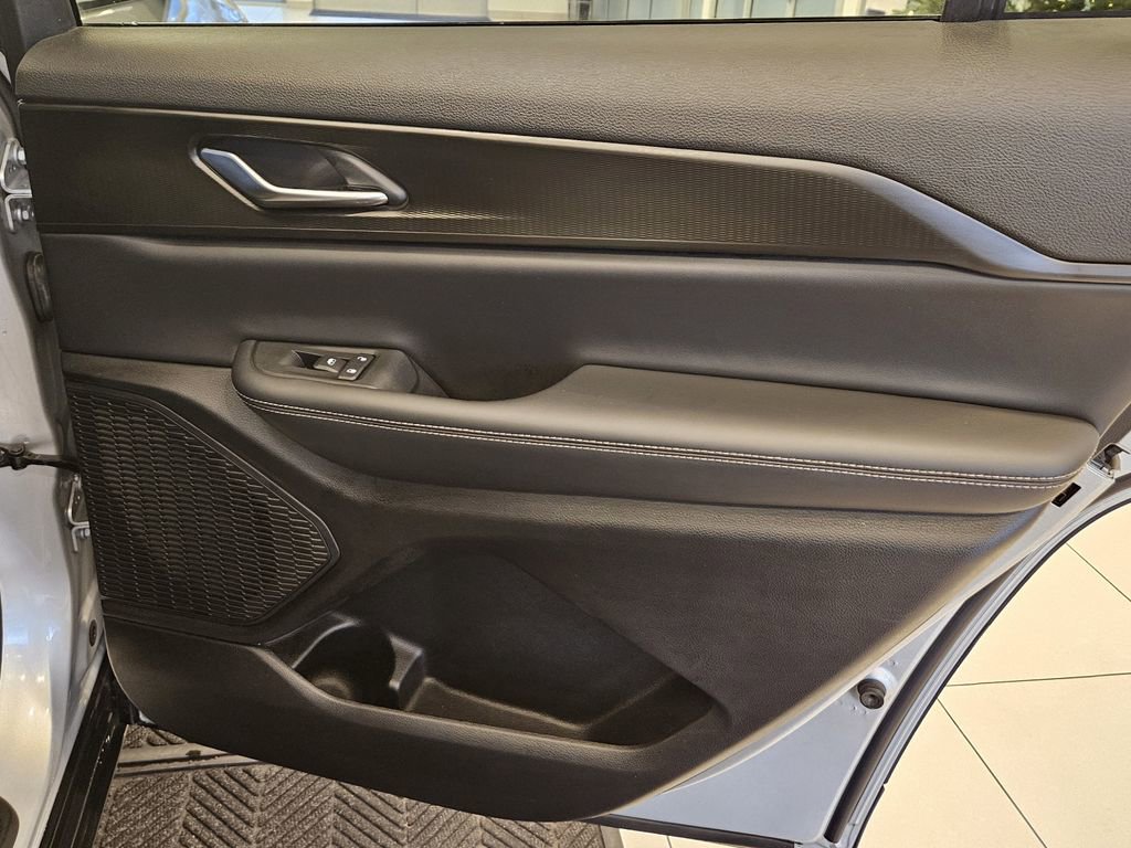 Used 2023 Jeep Grand Cherokee L Laredo image 31