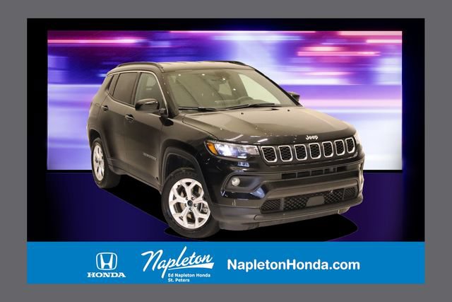 Used 2025 Jeep Compass Latitude AWD/4WD image 1