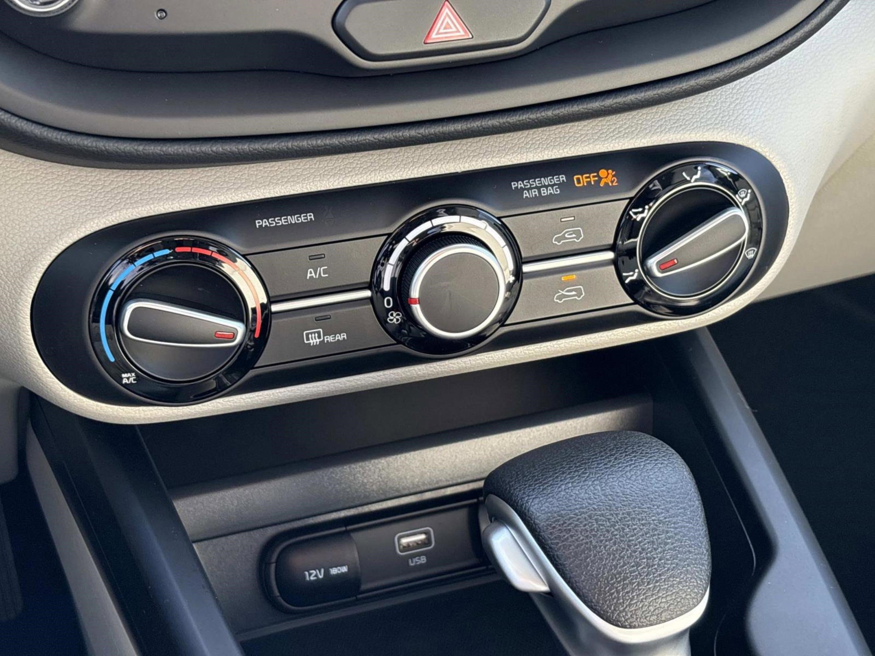 New 2025 Kia Soul LX w/ LX Technology Package image 28