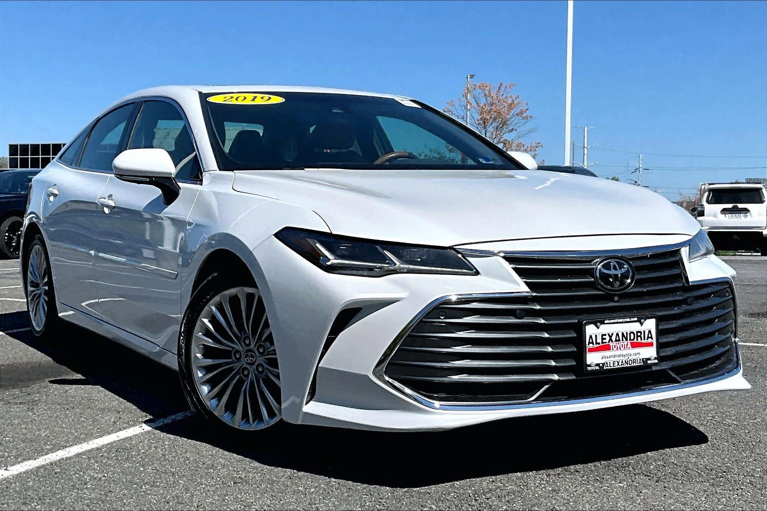 Used 2019 Toyota Avalon Limited w/ Advanced Safety Package image 2