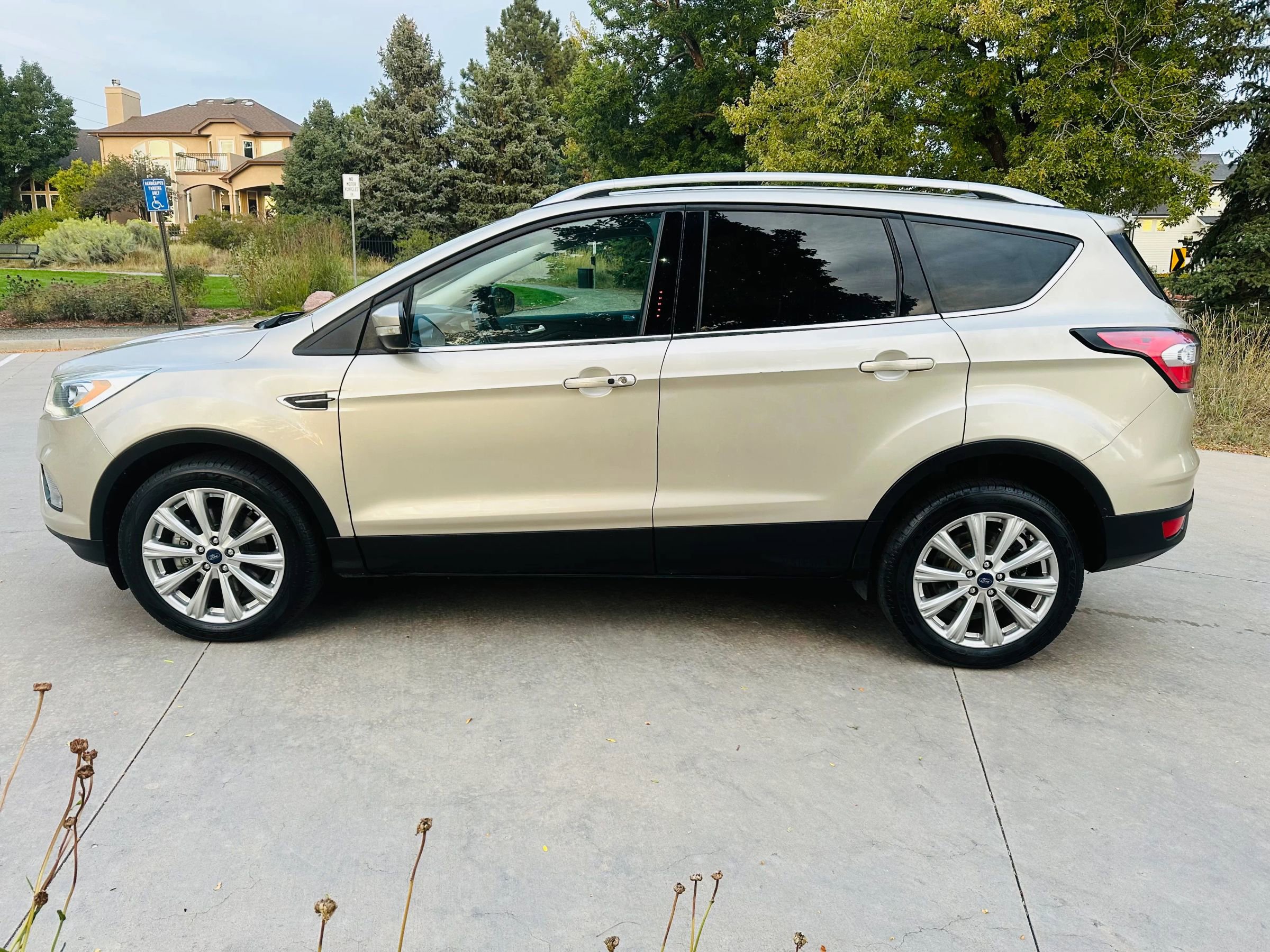 Used 2017 Ford Escape Titanium image 5