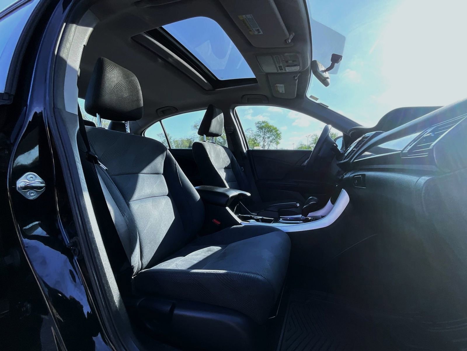 Used 2016 Honda Accord EX image 16