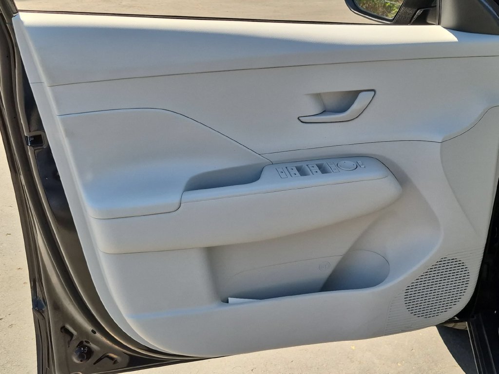 Used 2025 Hyundai Kona SEL FWD image 11