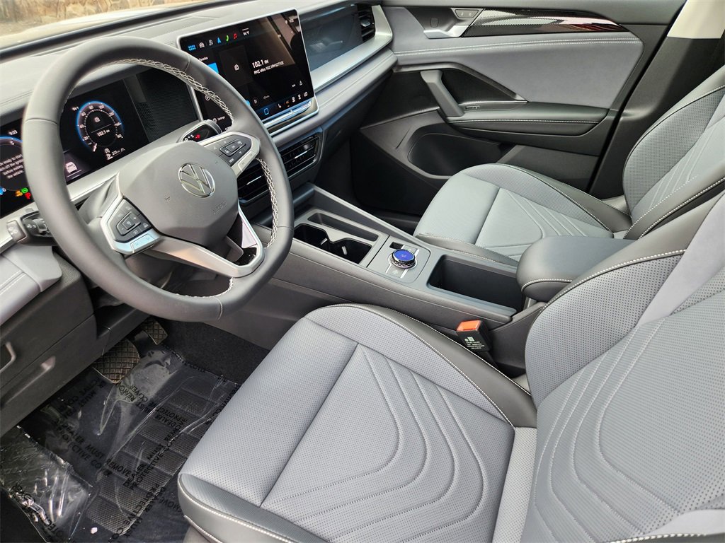 New 2025 Volkswagen Tiguan SE image 7