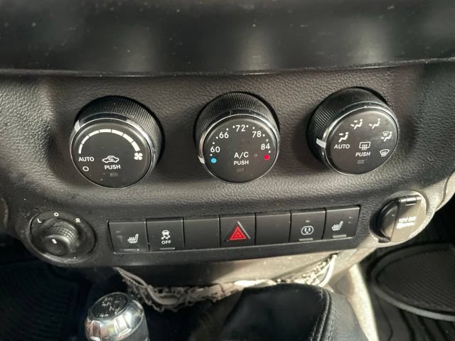 Used 2014 Jeep Wrangler Rubicon w/ Power Convenience Group AWD/4WD image 19