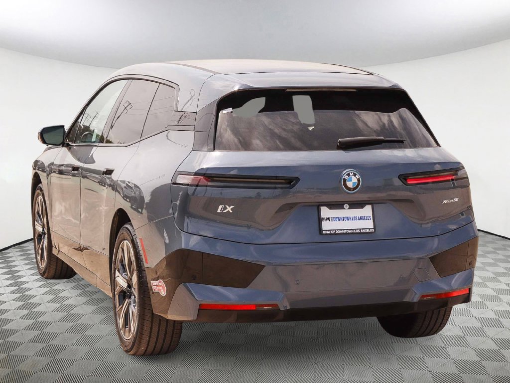 Used 2024 BMW iX xDrive50 w/ Sport Package AWD/4WD image 8