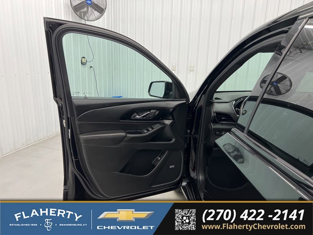 Used 2022 Chevrolet Traverse RS w/ LPO, Floor Liner Package AWD/4WD image 8