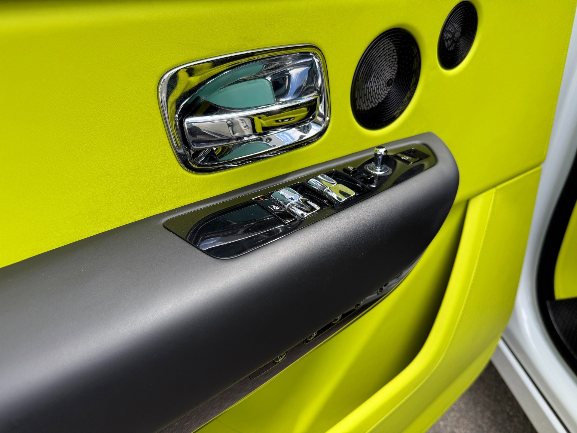 Used 2025 Rolls-Royce Cullinan Black Badge image 26