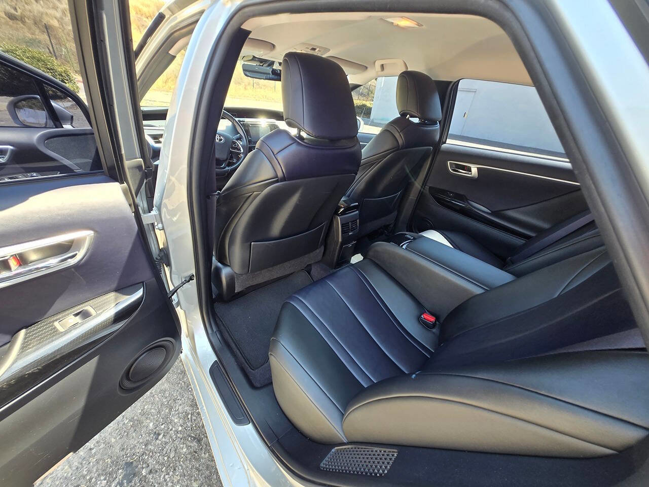 Used 2017 Toyota Mirai image 24