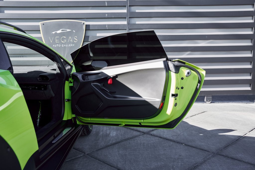 Used 2024 Lamborghini Huracan Sterrato image 33