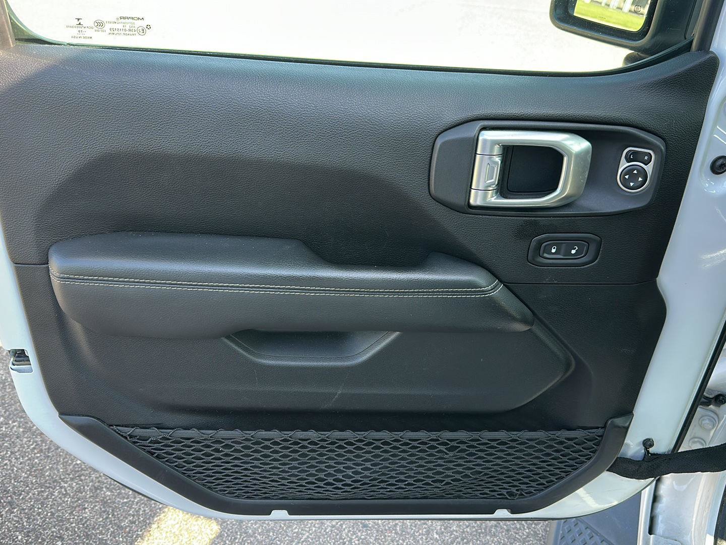 Used 2020 Jeep Gladiator Overland AWD/4WD image 9