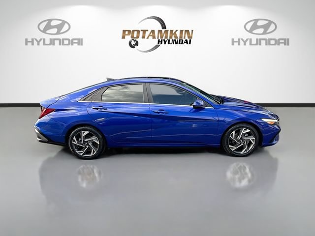 Used 2024 Hyundai Elantra SEL w/ Convenience Package FWD image 4