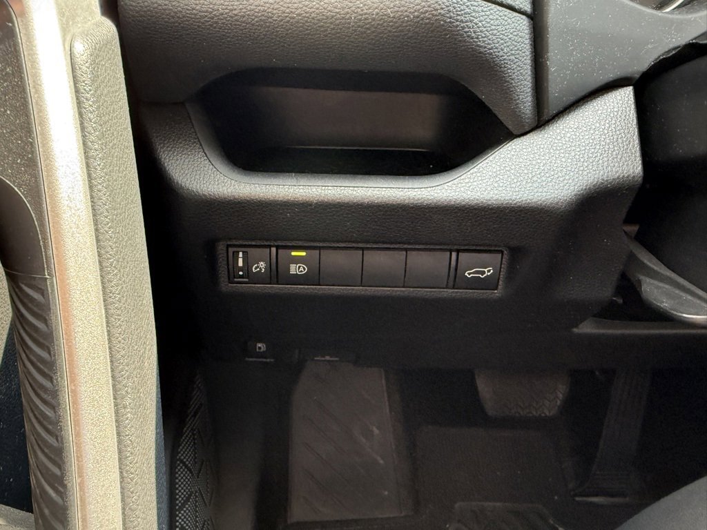 Used 2022 Toyota RAV4 XLE Premium image 26