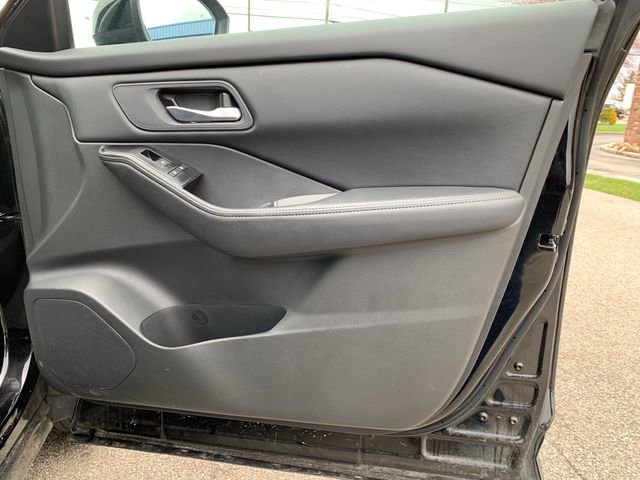 Used 2025 Nissan Rogue SV image 21