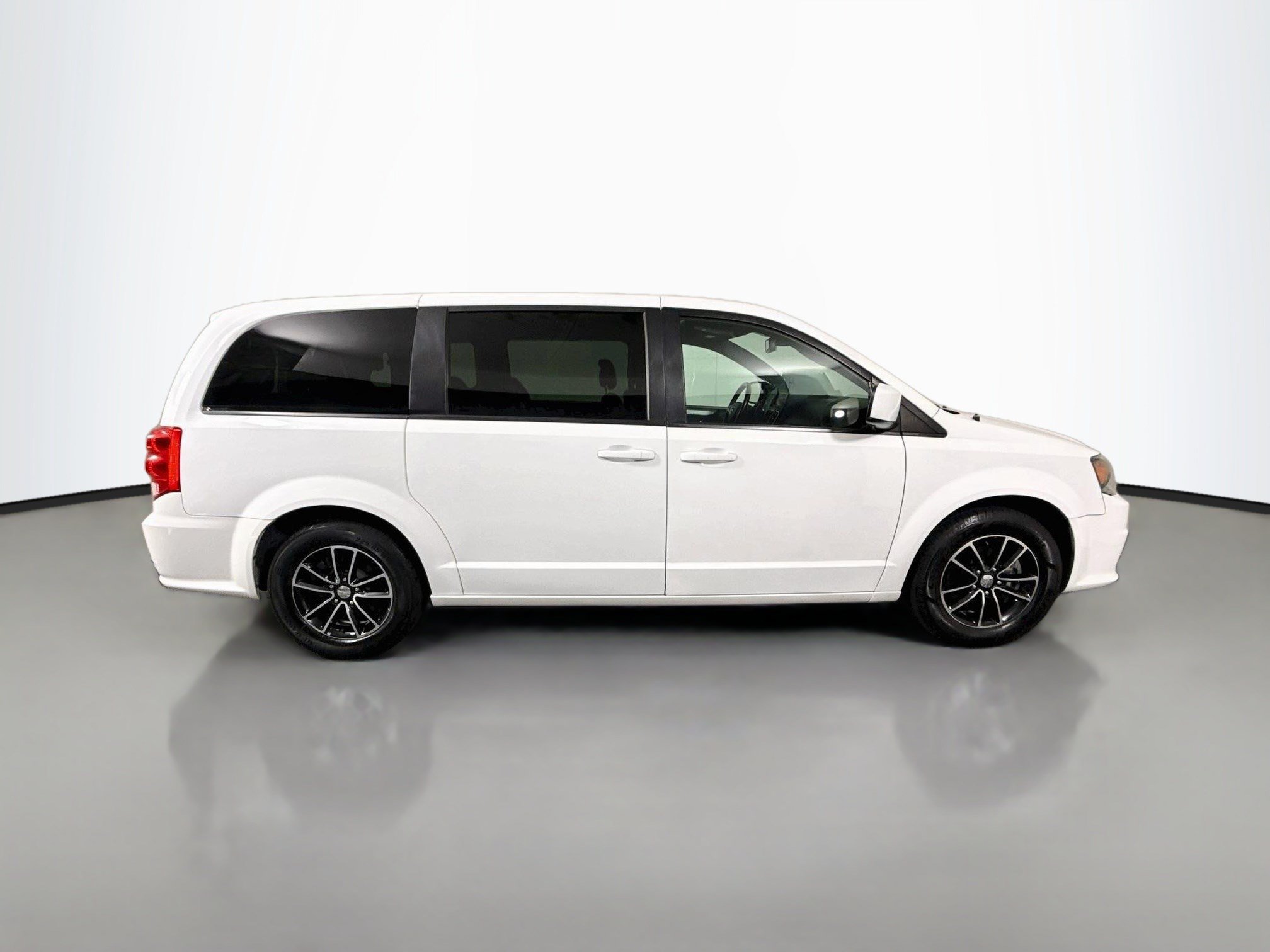 Used 2019 Dodge Grand Caravan GT FWD image 11