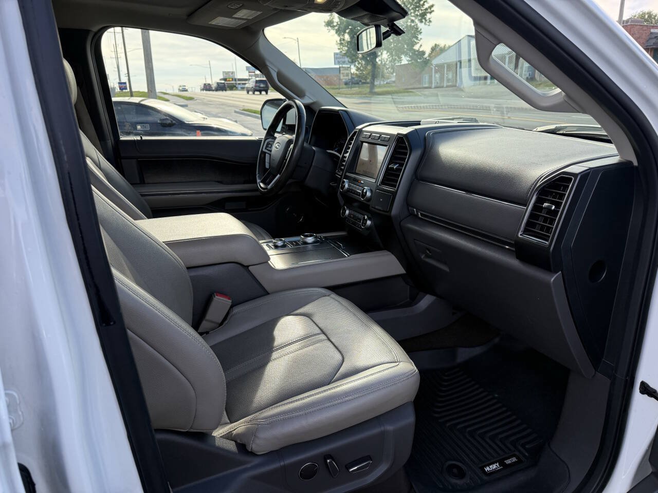 Used 2020 Ford Expedition Limited w/ Equipment Group 302A AWD/4WD image 10