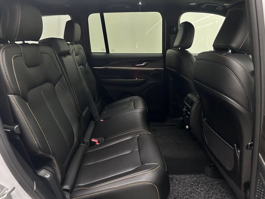New 2026 Jeep Grand Cherokee Limited AWD/4WD image 15