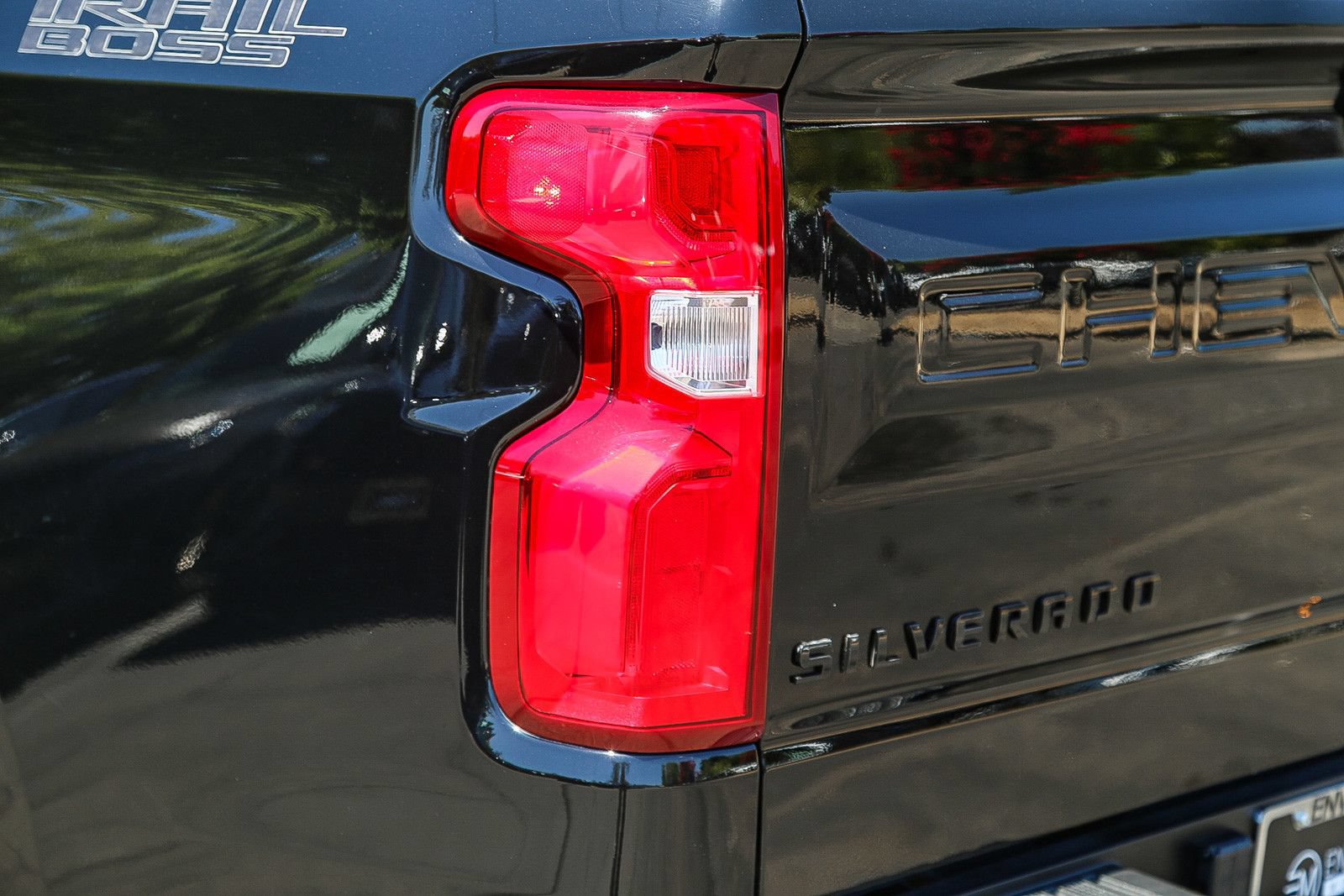 Used 2024 Chevrolet Silverado 1500 LT Trail Boss w/ LT Trail Boss Premium Package AWD/4WD image 8
