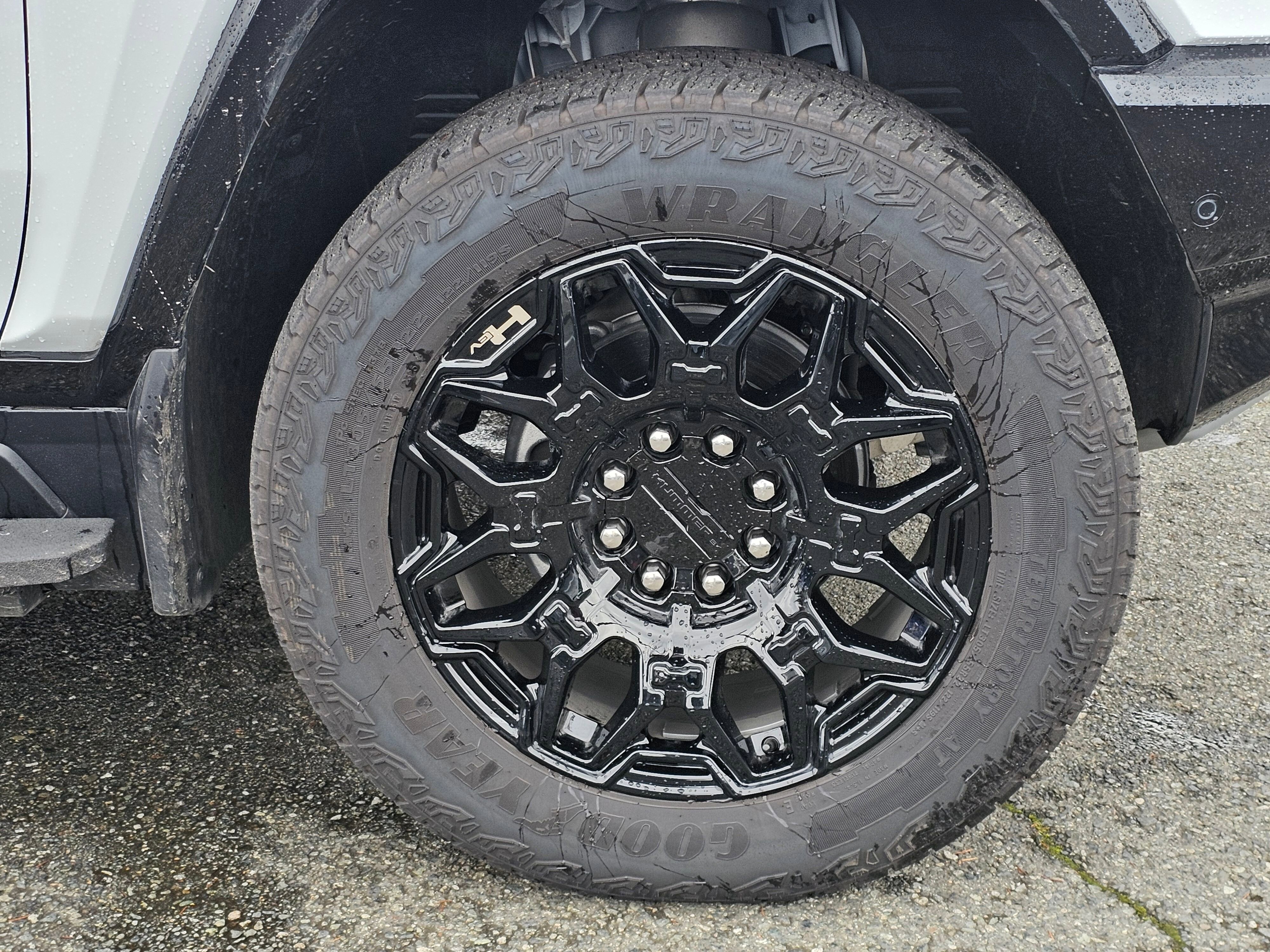 New 2026 GMC Hummer EV 4x4 Crew Cab w/ LPO, Dark Essentials Package image 9