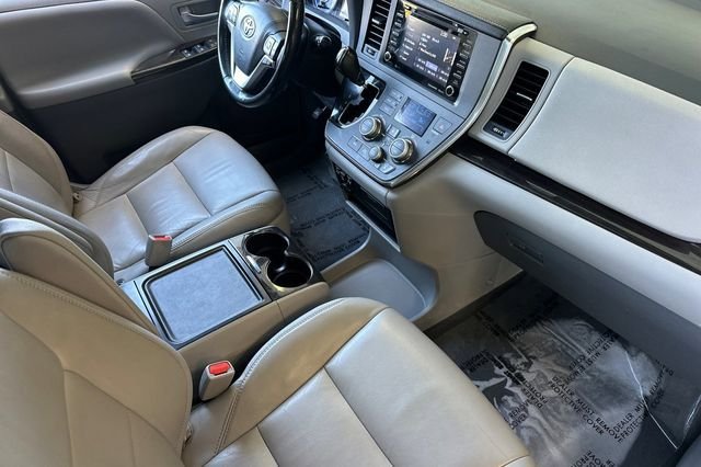 Used 2018 Toyota Sienna XLE FWD image 19