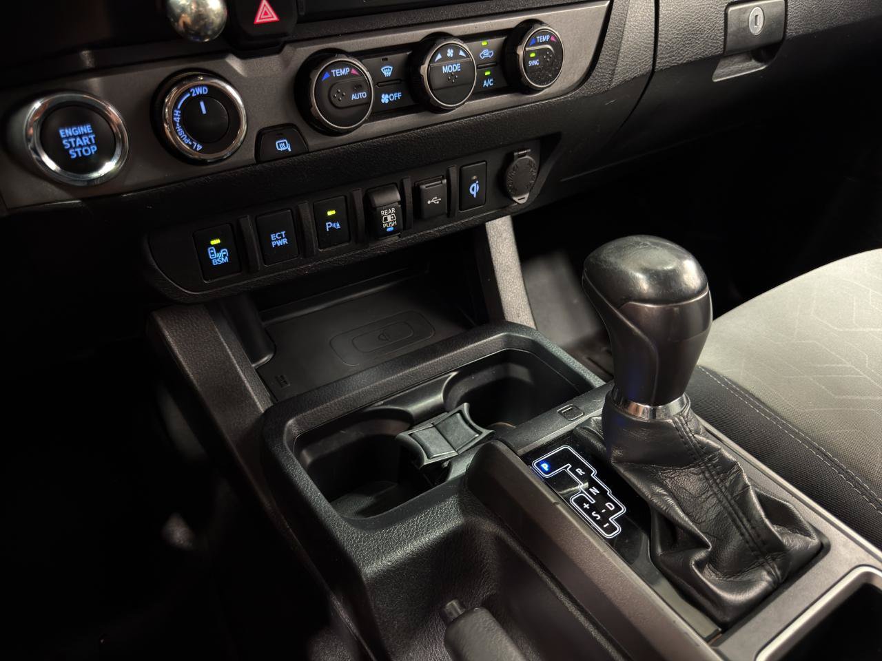 Used 2021 Toyota Tacoma TRD Off-Road w/ Technology Package AWD/4WD image 21